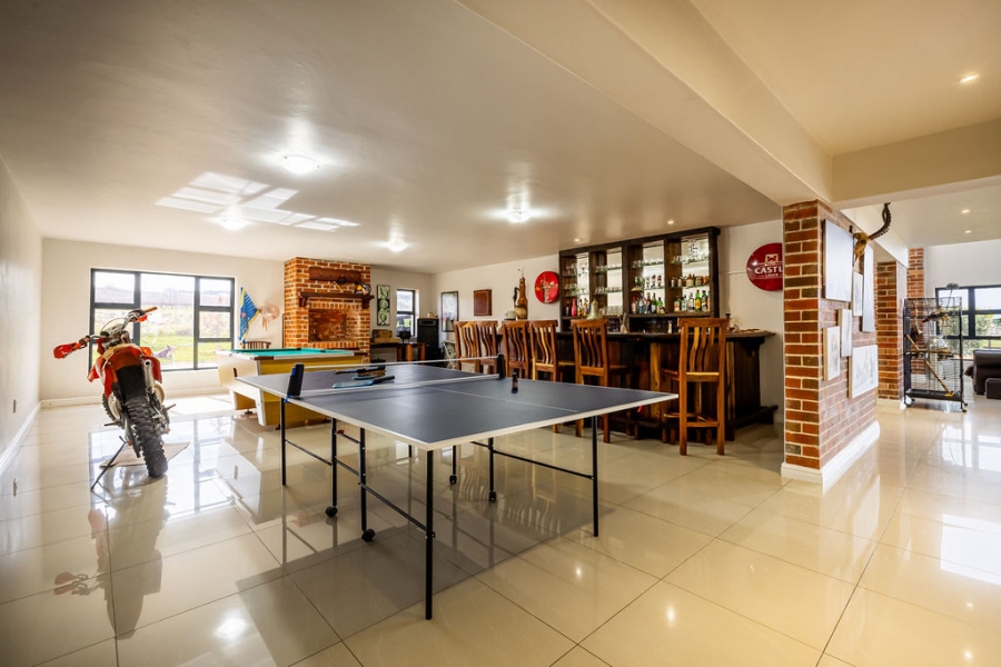 6 Bedroom Property for Sale in Stellenbosch Farms Western Cape